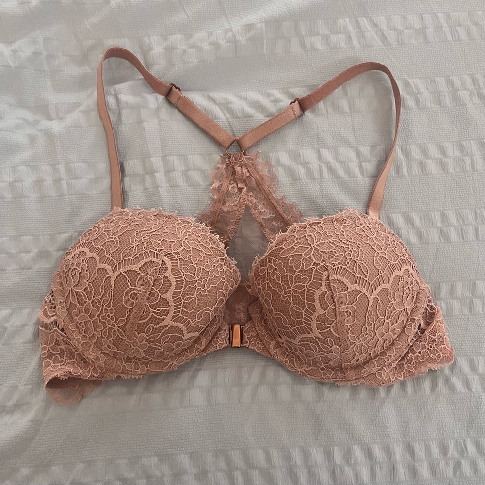 VICTORIA’S SECRET lace bra